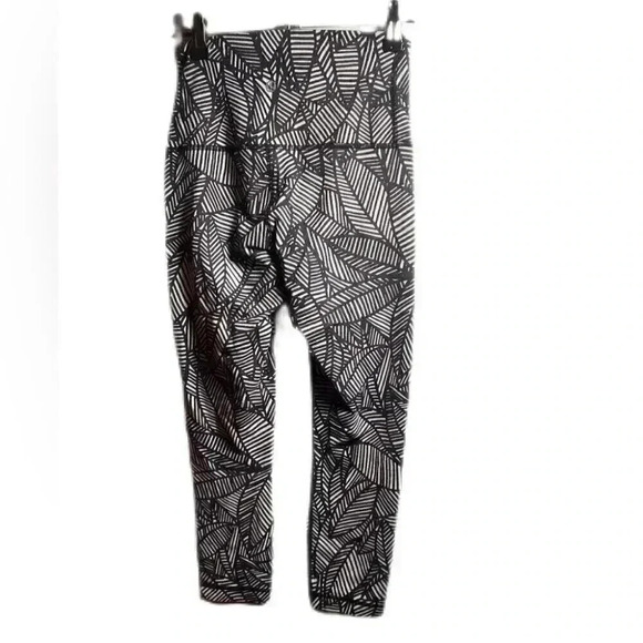 Lululemon wunder under black white athletic casual banana leaf crop legging 4 - Picture 3 of 3